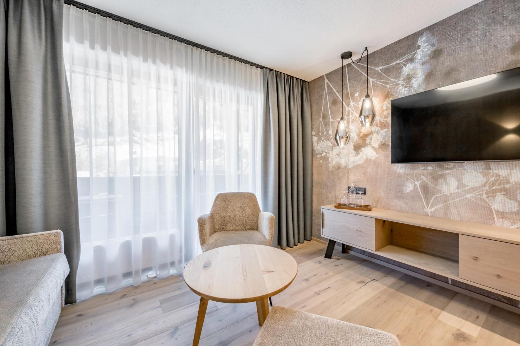 Hotel Grauer Bar 4*