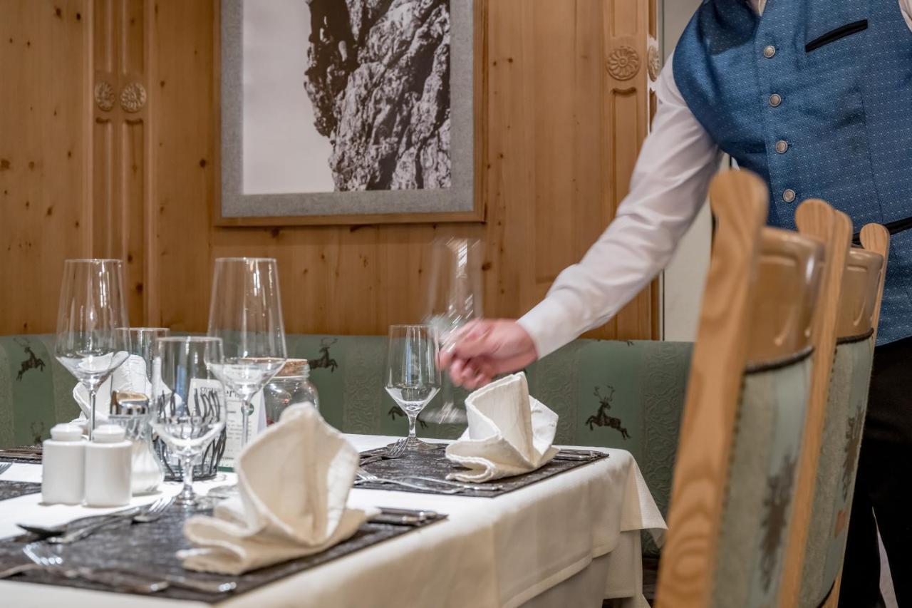 Grauer Bar 4* Solden